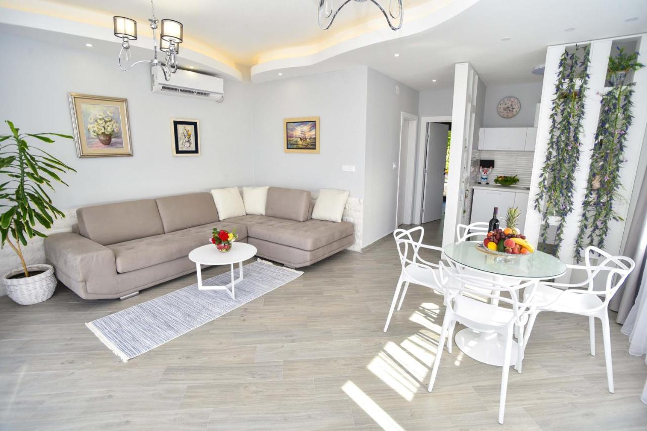 Verbalj Apartment With Swimming Pool โกตอร์ ภายนอก รูปภาพ