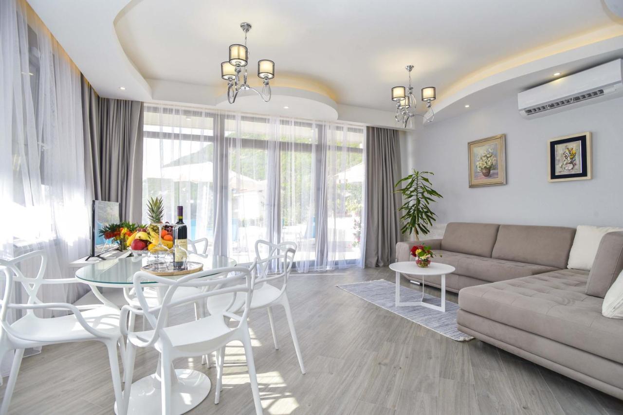 Verbalj Apartment With Swimming Pool โกตอร์ ภายนอก รูปภาพ